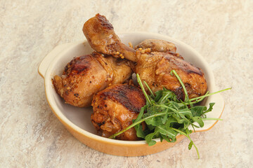 Roasted chicken leg with rucola