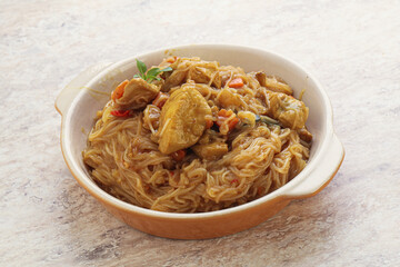 Wok Udon with chicken curry