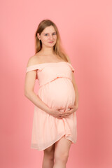 Fototapeta na wymiar portrait of a pregnant woman