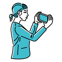 スマートフォンで撮影をするビジネスパーソン（女性）