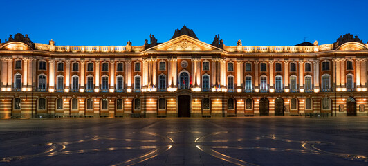 Fototapeta premium View of Capitole or City Hall is the municipal administration of the Toulouse city