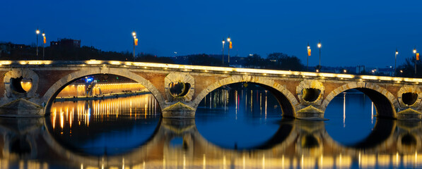 Night view of Pont Neuf, Toulouse