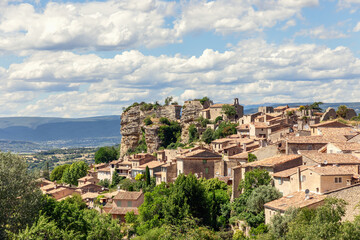 Fototapeta premium General view of ancient Saignon city on prominent Bellevue rock point over Calavon valley,&nbsp;Vaucluse, Provence, Alpes, Cote d'Azur, France