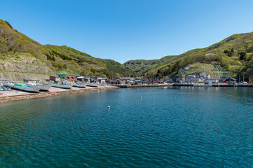 【青森県下北半島脇野沢九艘泊漁港】九艘泊（くそうどまり）漁港はタラ漁が盛ん。休日は漁師よりも釣り人が圧倒的に多い。