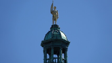 Fototapeta na wymiar Statue on top of the Parliament house at Victoria Island BC Canada