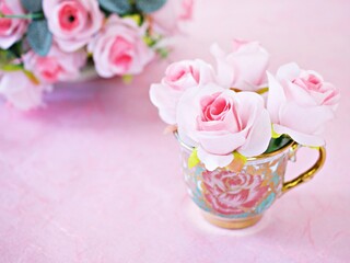Obraz na płótnie Canvas White cup of tea with pink rose on pink background ,Valentine's day romantic ,Mother's day ,pretty background or wallpaper ,soft selective focus ,wedding card design ,coffee cup ,lovely love card 