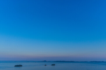 Fototapeta na wymiar 万葉の岬から望む瀬戸内海
