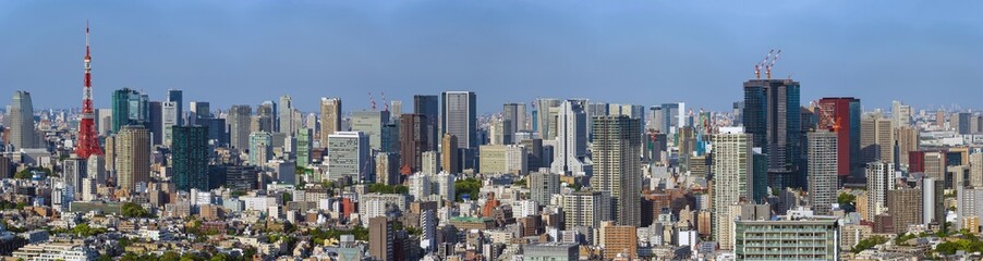 Fototapeta na wymiar Ultra wide banner image of Tokyo city view with Tokyo Tower at daytime.