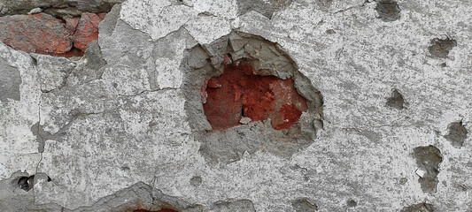 The wall was shattered by shell fragments.