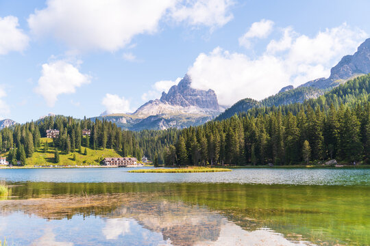 Paisaje en los alpes italianos, los dolomitas.