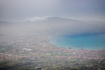 Fototapeta premium Vue sur la baie de Naple depuis le Vésuve