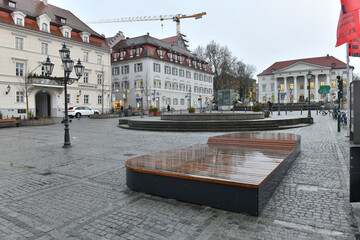 Altstadt von Regensburg an der Donau bei Regen im Winter, Bayern