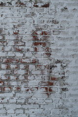 Texture de mur en brique avec peinture blanche abîmée - vieux et ancien 