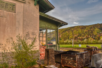 Lost Place, Urban Exploring, Bahnhof, Donauuferbahn, Weins, Isperdorf, Ysperdorf, Normalspur, Bahnhofsgebäude, Veranda, historisch, Baustil, alt, Kaiserzeit, Still, ruhig, verlassen, aufgelassen, Aben