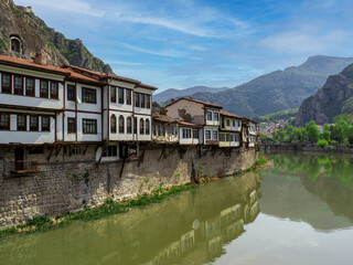 Fototapeta na wymiar Historical houses by the river in Amasya
