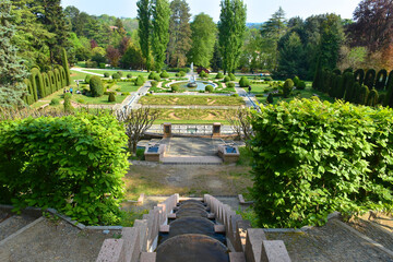 Fontana e giochi d' acqua nel giardino di Villa Toepliz, Varese, Italia