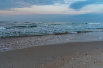 Fototapeta na wymiar Beach on Cloudy Morning, no people