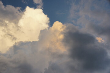 Fototapeta na wymiar Gewitterwolken ziehen auf