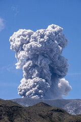 Explosión del volcán nevado del Ruiz 2