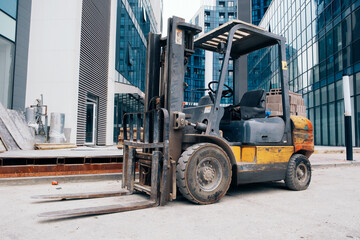 Fototapeta na wymiar forklift on work. loading of building materials