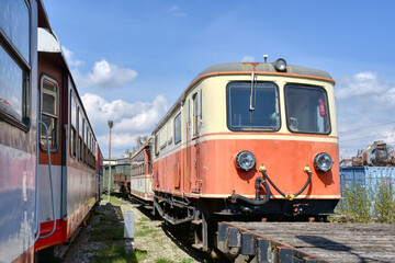 Lokomotive, E-Lok, Schmalspurlok, Lok, Stromabnehmer, Eisenbahn, Personenwagen, Personenzug, Zug,...