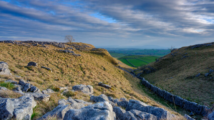 Obraz premium The view from Malham Ling over Gordale Bridge