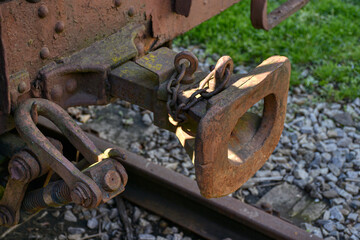 Kupplung, Eisenbahn, Waggon, Bügel, Mutter, Haken, Kette, Eisenkette, Bosna-Kupplung, Österreich, Schmalspurbahn, Eisen, Gelenk, Scharnier, beweglich, Rost, rostig, verrostet, ausgedient, Schmalspurwa