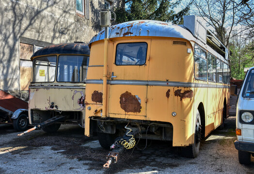 Lost Place, Urban Exploring, Anh&auml;nger, Personenanh&auml;nger, Postautobus, Autobus, Busanh&auml;nger, Omnibusanh&auml;nger, PA, Gespann, Buszug, Omnibuszug, Miditrain, Midibuszug, Anh&auml;ngerkomposition, Anh&auml;ngerkupplu