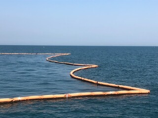 oil boom © Hiroaki Nakagawa 