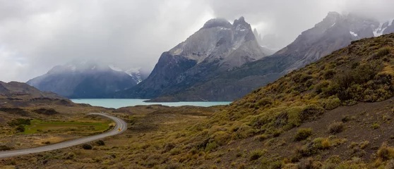 Crédence de cuisine en verre imprimé Cuernos del Paine Route vers le point de vue Los Cuernos, parc national Torres del Paine en Patagonie chilienne