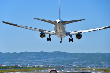 飛行機着陸の風景