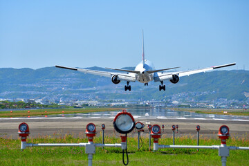 飛行機着陸の風景