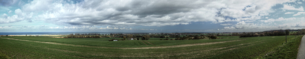 Obraz premium Panorama of agricultural landscape in northern Germany