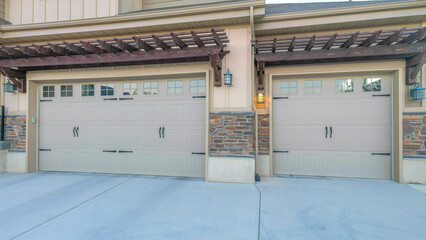 Panorama Three car parking garage with double side hinged doors