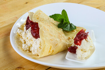 Pancake with cottage cheese and jam