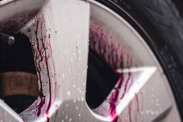 wheel cleaning. car detailing. Cleaning aluminum wheels. 