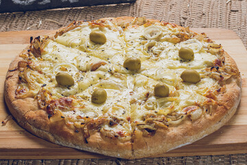 Pizza sabor 4 quesos y aceitunas 