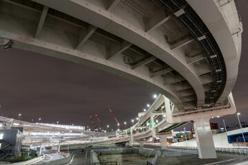 夜の港北インターチェンジ