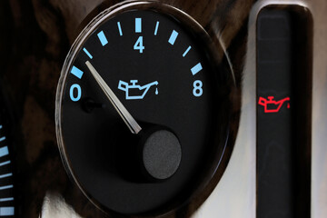 oil pressure gauge in car dashboard in illuminated night mode - low - obrazy, fototapety, plakaty