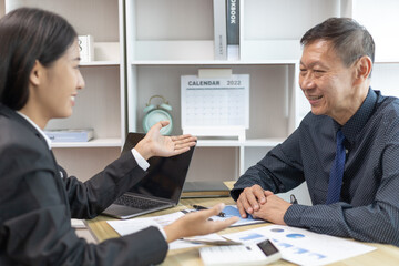 Brainstorm team, Marketers and financial accountants are discussing and analyzing charts to plan a company's growth and development strategy, Team meetings or business consulting, Business profit.