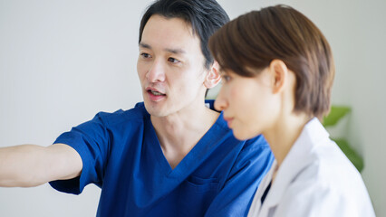 医者・医療・会議・ミーティング