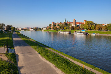 Obraz premium Vistula River And Wawel Castle In Krakow, Poland