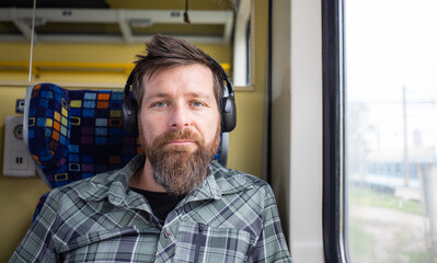 Obraz premium handsome man traveling on a train