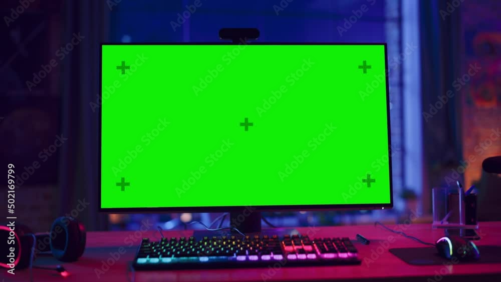 Leinwandbilder gaming at home: empty gaming station with player's personal computer with green screen chroma key di