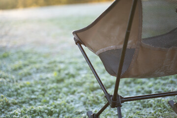 朝日に照らされたチェア