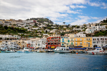 Fototapeta na wymiar Le port de Capri