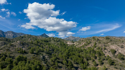 Fototapeta na wymiar vista de las faldas de sierra blanca en el municipio de Marbella, España