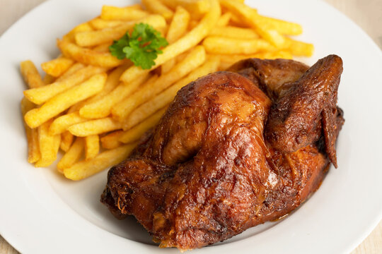 Halbes Grillh&auml;hnchen mit Pommes Frites