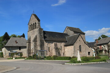 Fototapeta na wymiar Eglise de Condat sur Ganaveix (Corrèze)
