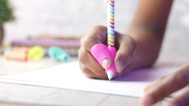 childing using writing corrector pen holder postures grip 